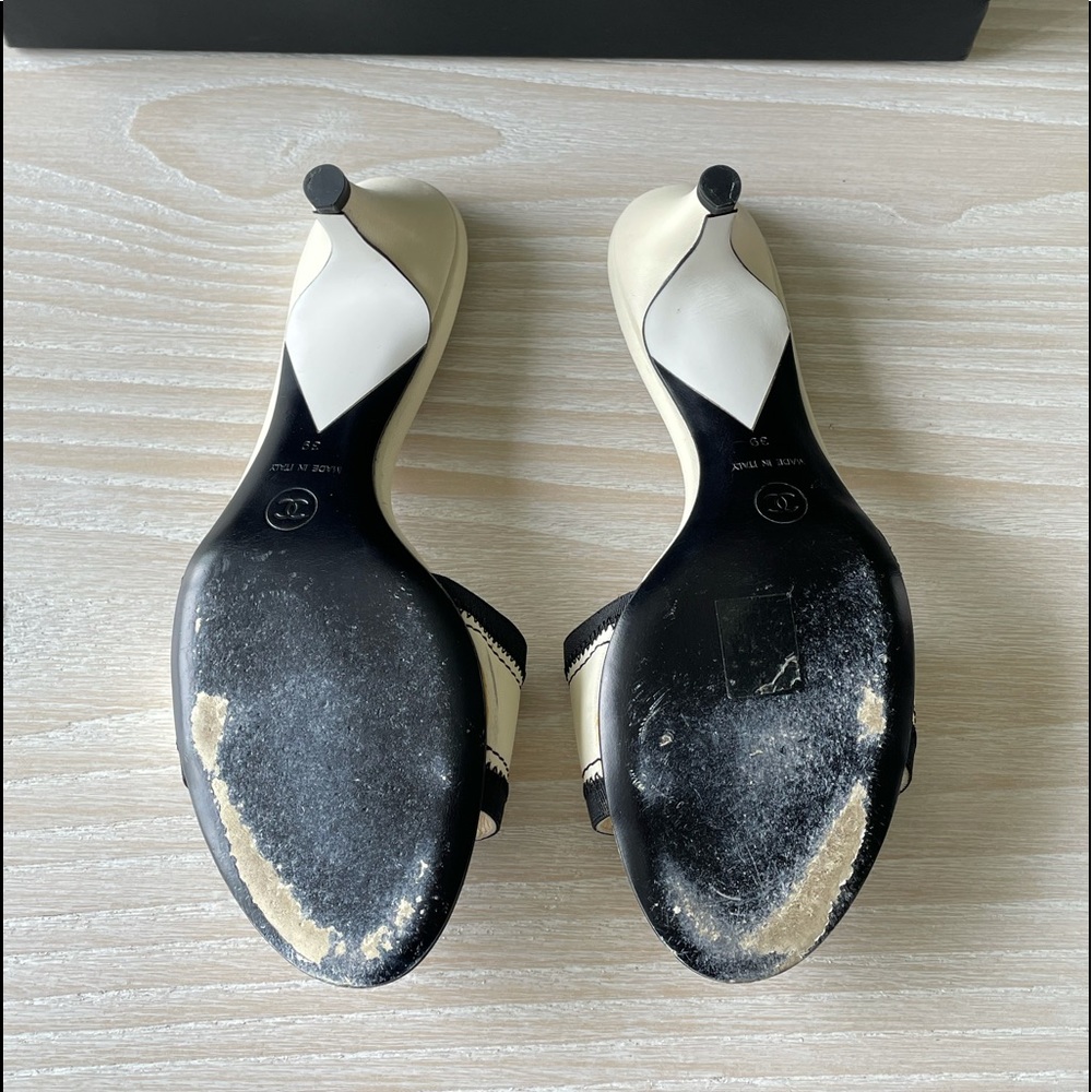 CHANEL White Leather Embroidered CC Slide Mules 39 - Picture 12 of 14